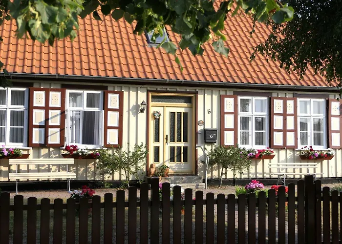 Kapitänshaus in Strandnähe in Prerow